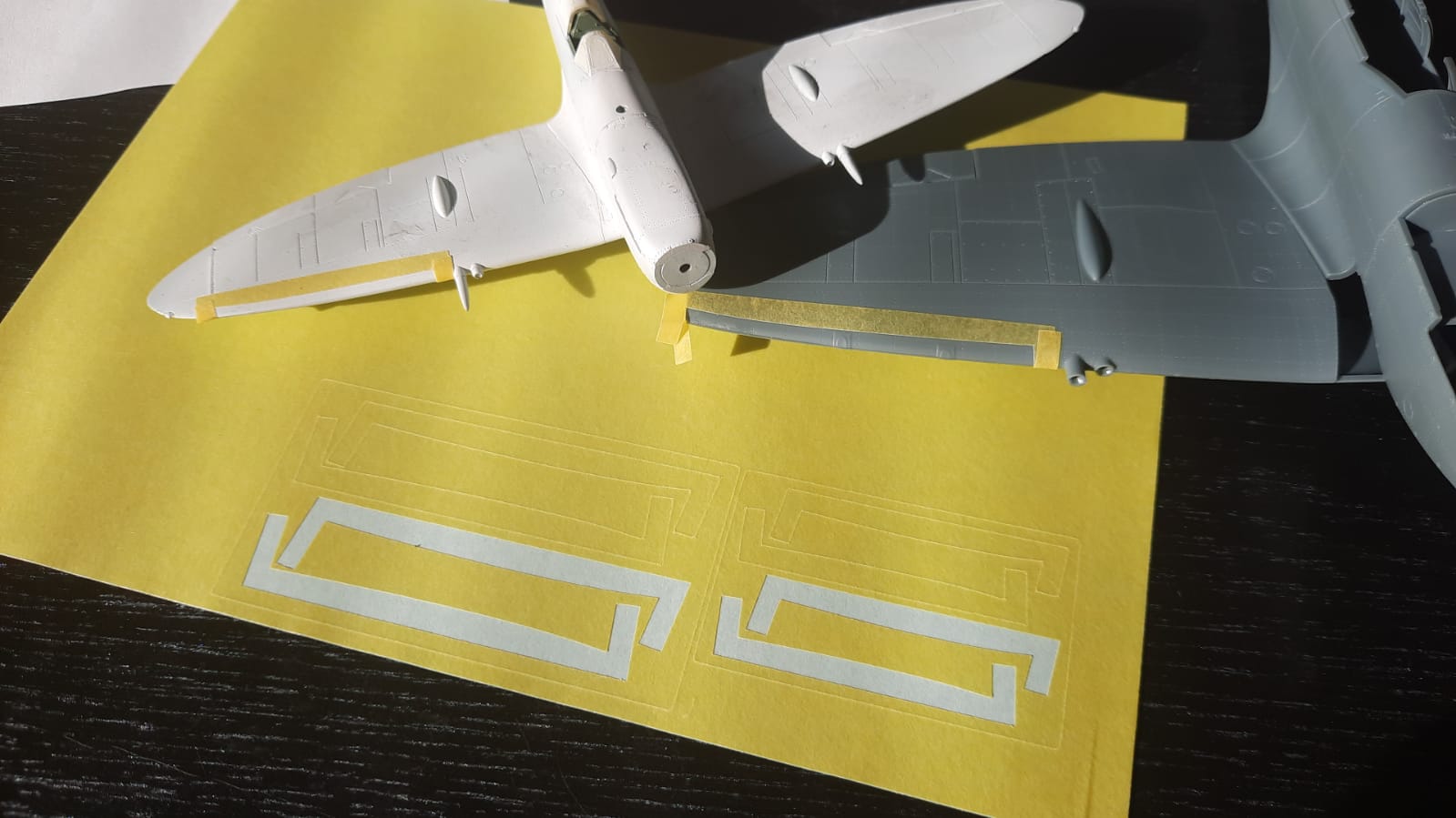 80098 1/72 Spitfire mask for leading edge (for Eduard)