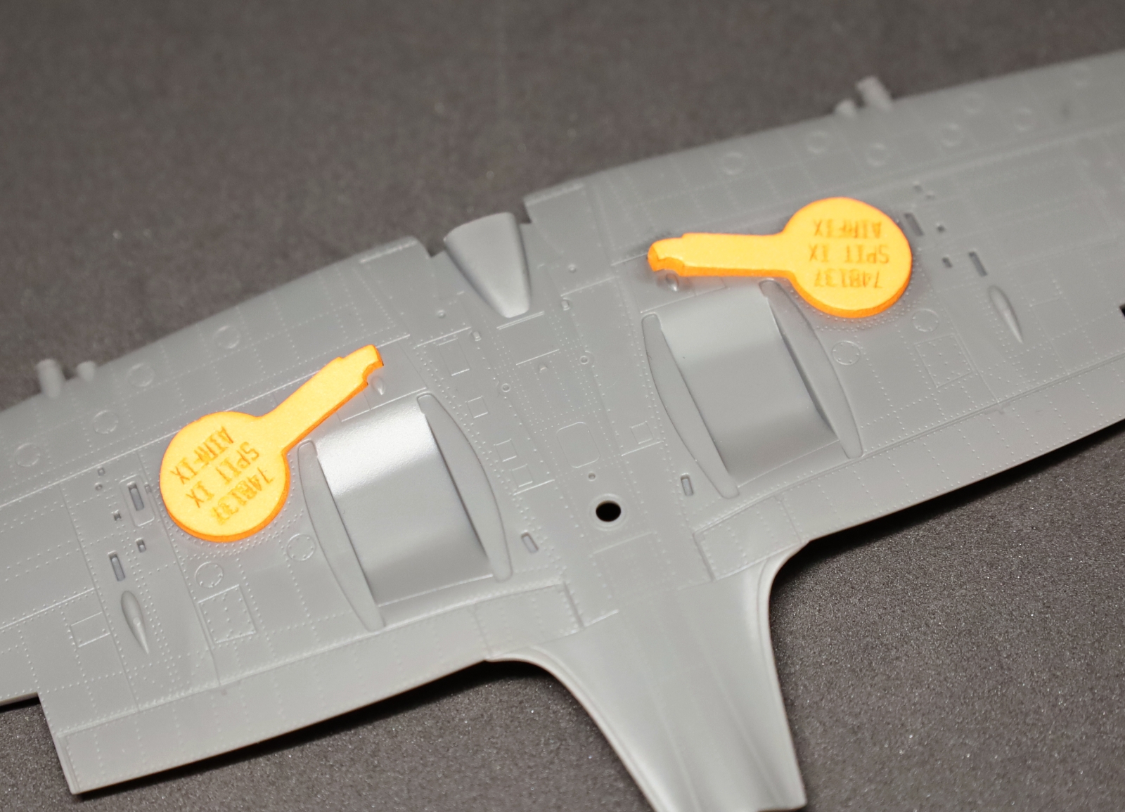 748137 1/48 Spitfire Mk.IX wheel bay plugs (for Airfix)