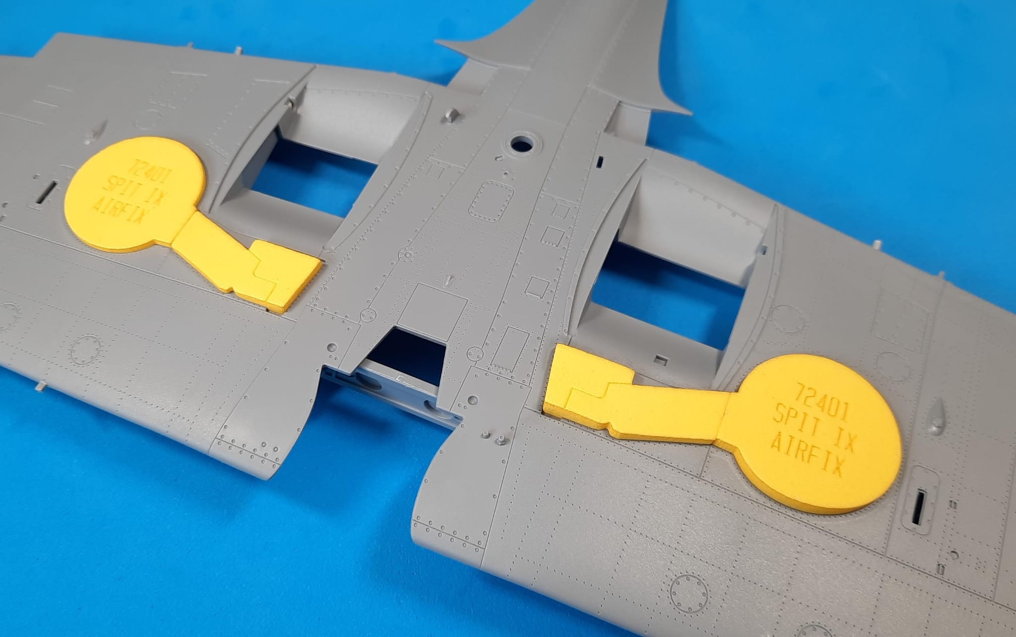 72401 1/24 Spitfire Mk.VIII / Mk.IX wheel bay plugs (for Airfix)