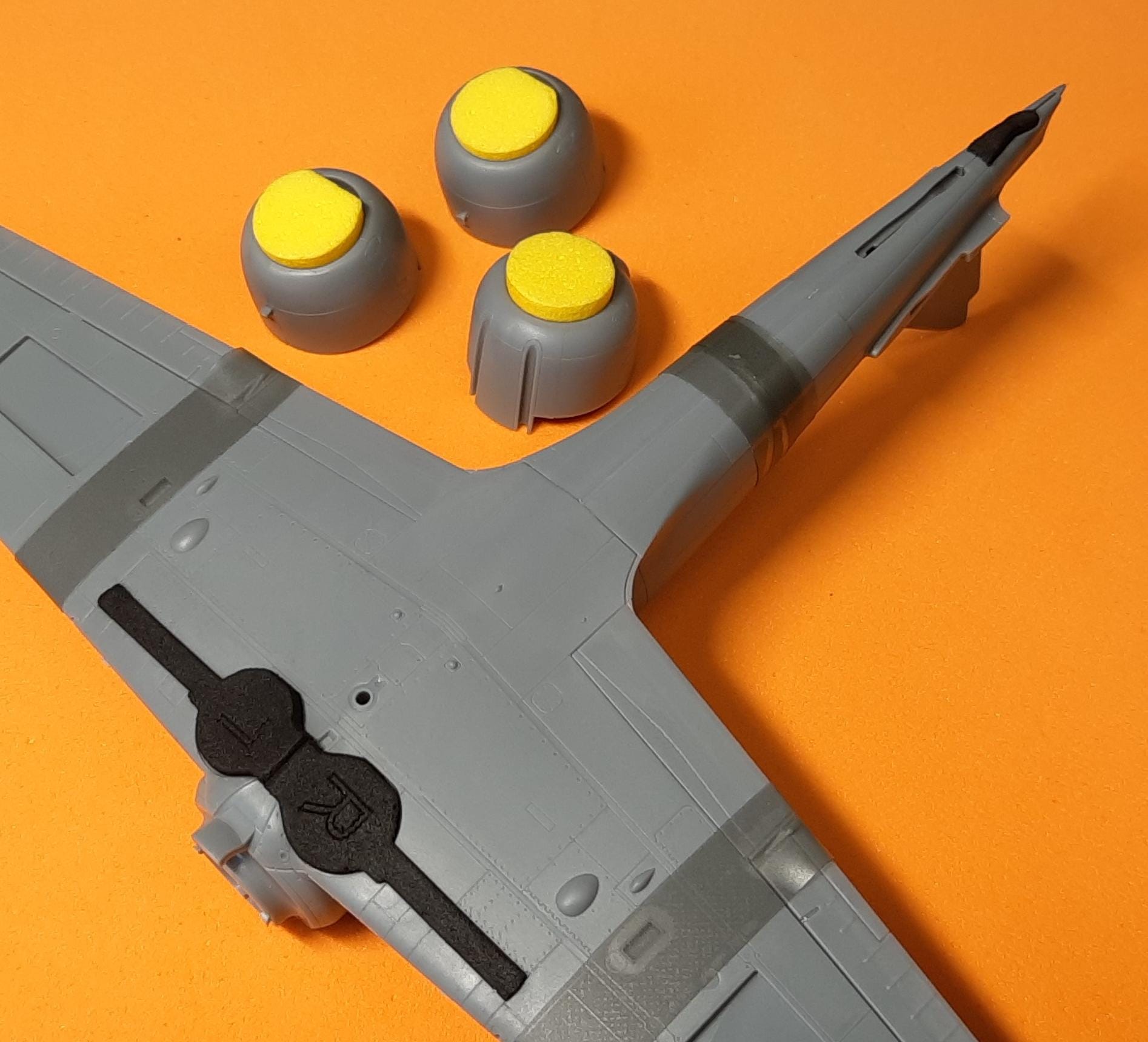 77220 1/72 Zero fighter wheel bay plugs (for Tamiya)