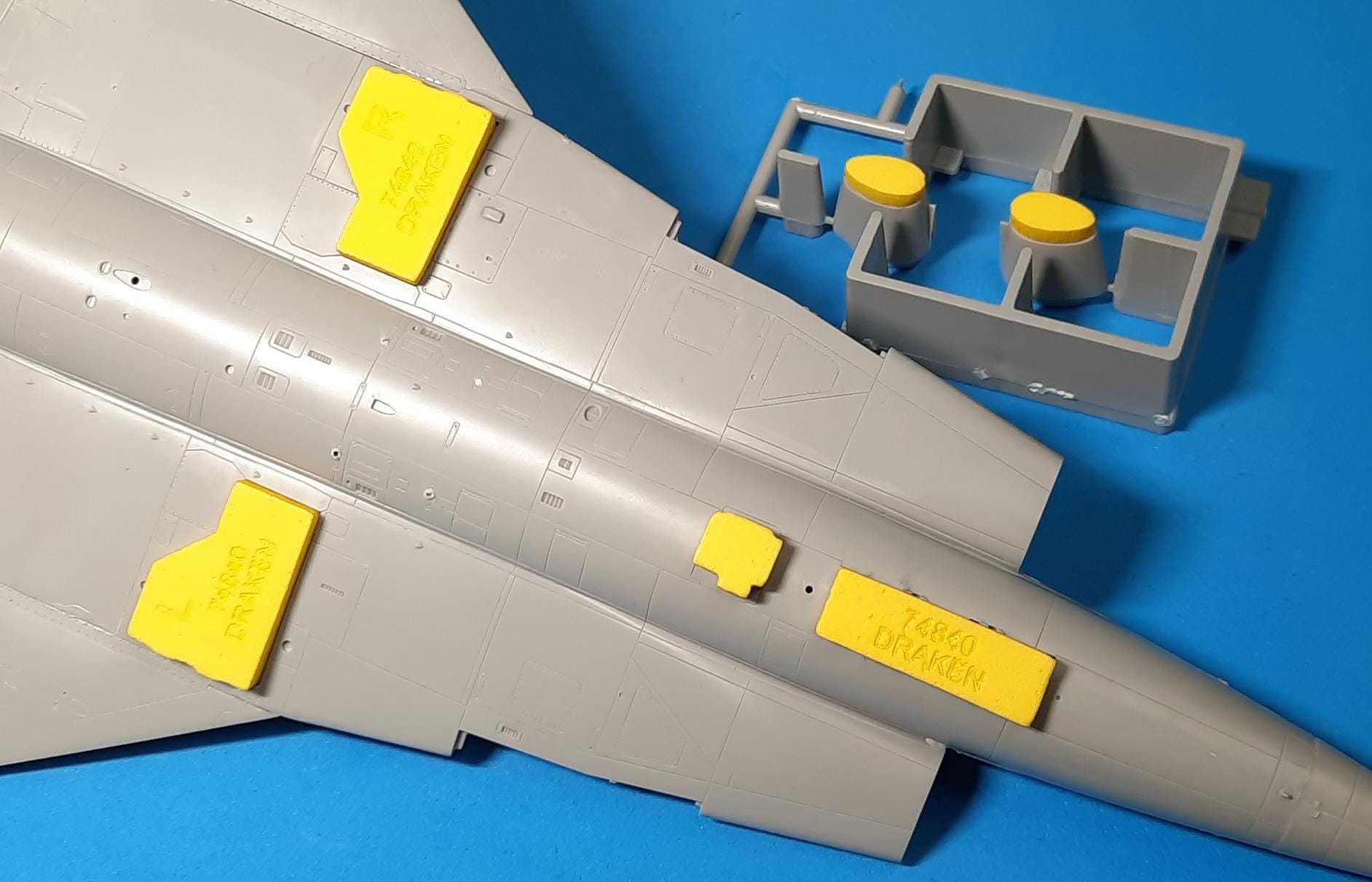 74840 1/48 J35 Draken wheel bay plugs (for Hasegawa)