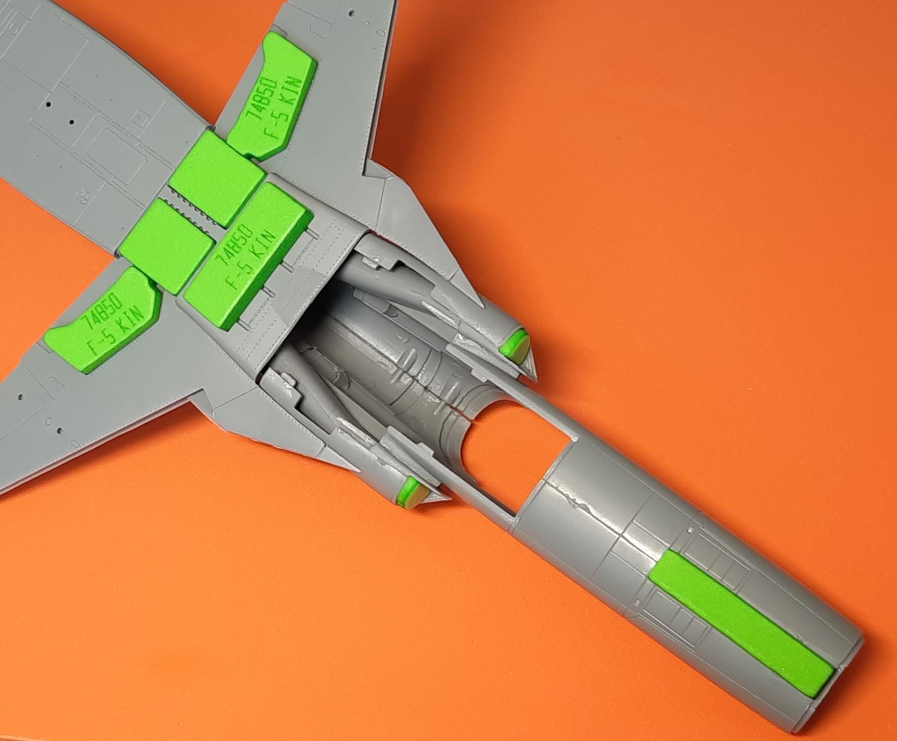 74850 1/48 F-5 Freedom Fighter wheel bay plugs (for Kinetic)