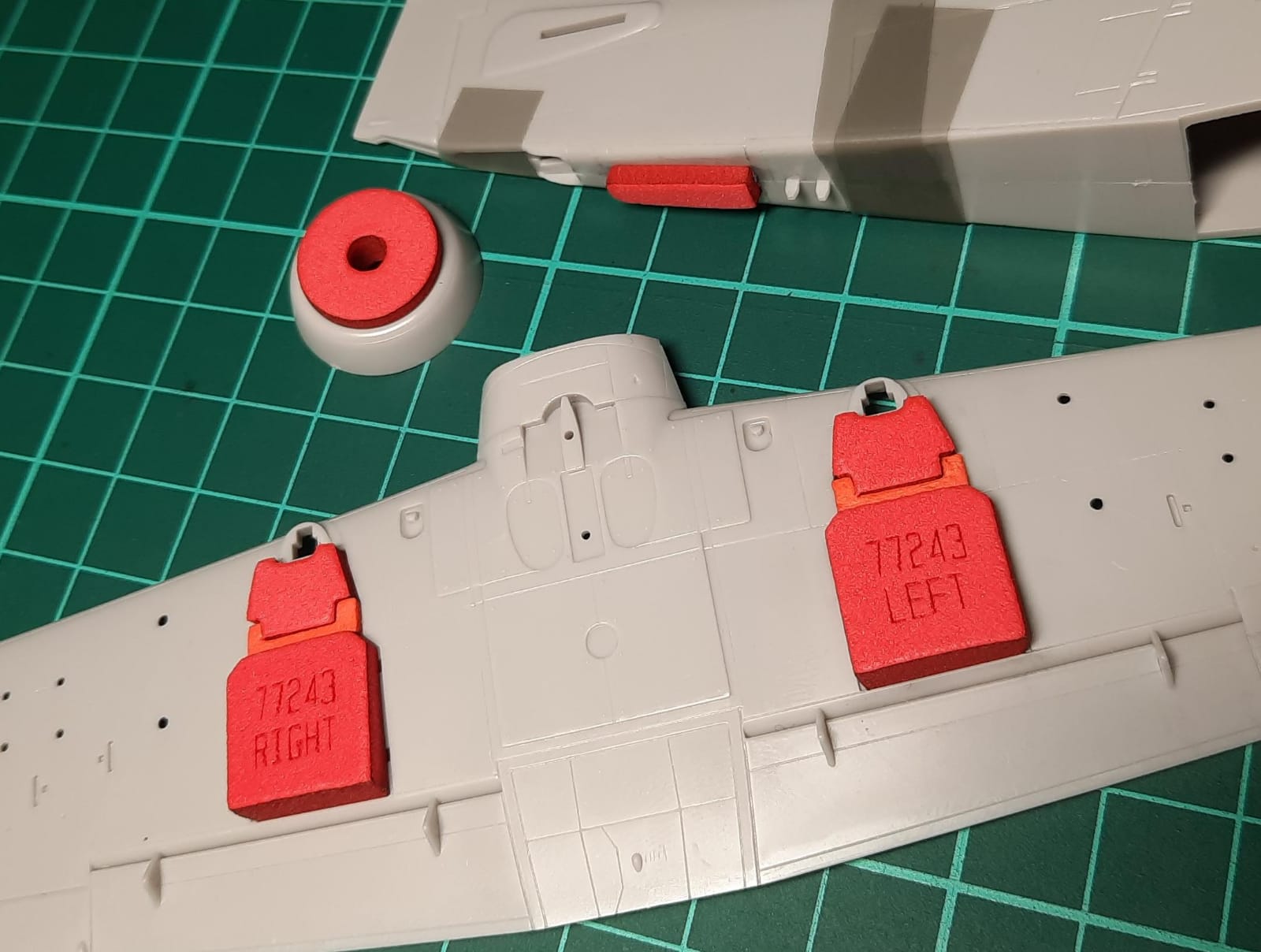 77243 1/72 A-1H/J Skyraider wheel bay plugs (for Hasegawa/Hobby 2000)